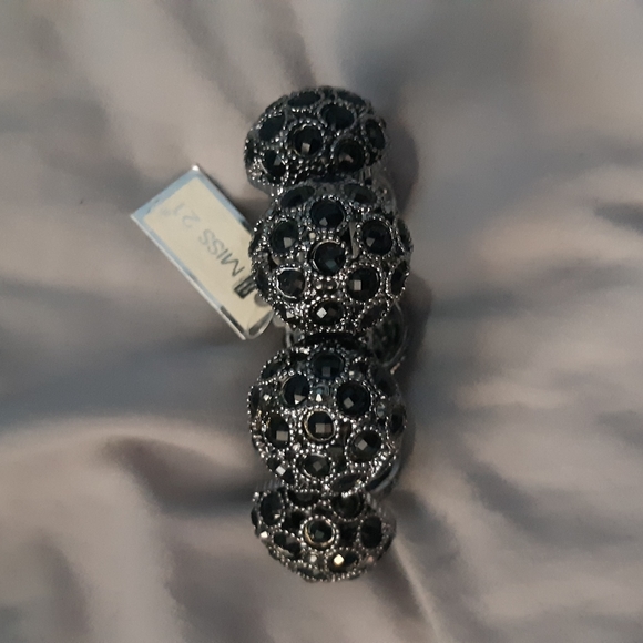 NWT Silver & Black Chunky Oversized Bracelet - OS - Picture 2 of 5